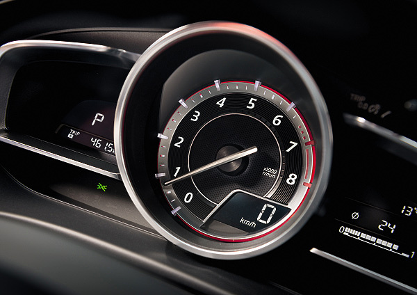 Изображение Старшие комплектации Mazda3 удовлетворят вкусу самого «эстетствующего эстета»: качественные кожа и пластик, разумная карбоновая отделка. 