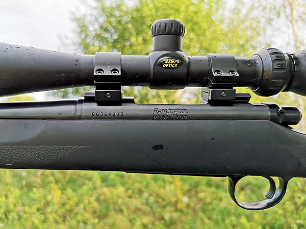 Изображение На такую охоту можно ехать и с нарезным, 
и с гладким стволами. В среднем дистанция стрельбы редко превышает 40–50 метров, 
и только на открытых пространствах можно стрелять на дистанциях свыше 100 метров. 
Но лучшим оружим на такой охоте следует признать комбинированный двойник с нарезным и гладким стволами. Фото автора.