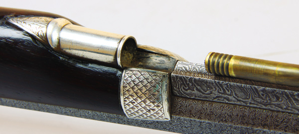 Изображение Необычным является организация шомпольной дорожки на стальном приливе внизу ствола. Это очень эстетично, 
но вес ружья серьезно увеличивается.