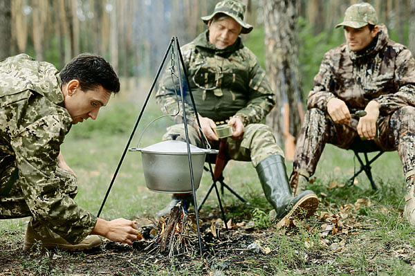 Изображение Пожить несколько дней в охотничьей избе в хорошей компании, посмотреть на жизнь ночного леса —  такие моменты запоминаются на всю жизнь. Фото:  SHUTTERSTOCK