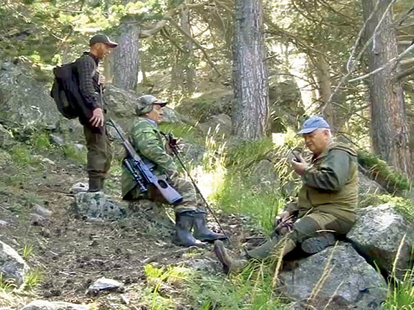 Изображение После крутого подъема хорошо сделать привал в живописнейшем месте, передохнуть и освежиться горстью черники,