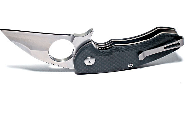 Изображение Чтобы выглядеть грозным, складному ножу совсем не нужно быть большим. Фото: Антон Журавков 