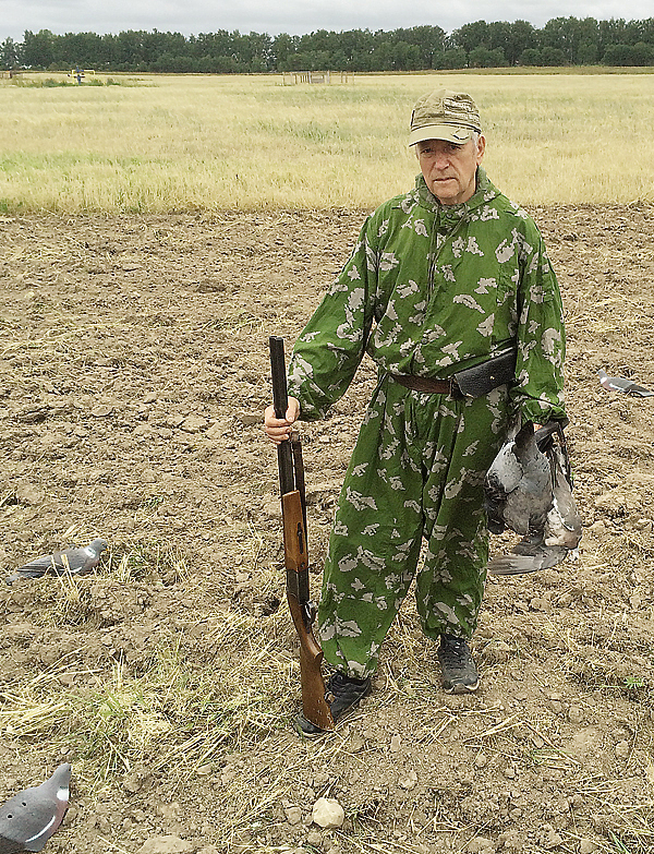 Изображение Когда птица падает на пашню, в борозду, на поиск трофея уходит много времени.
