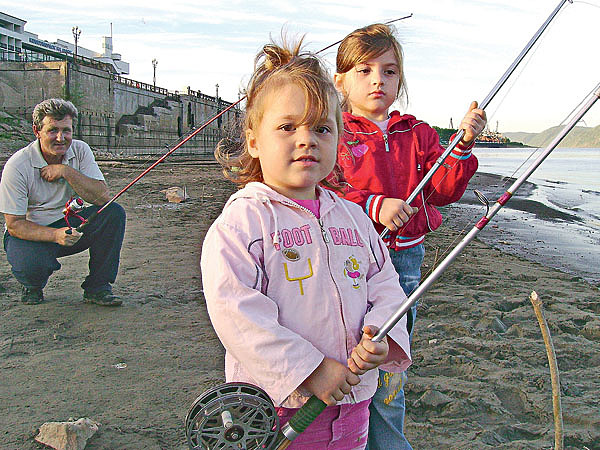 Изображение Успешная рыбалка на Амуре возможна и в черте города. Фото: Смирнова Александра. 