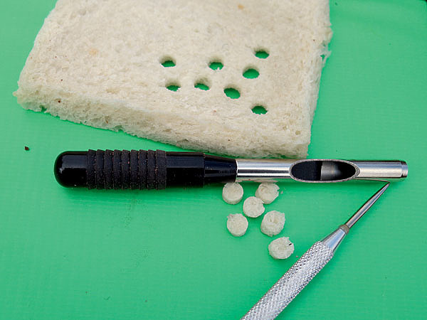 Изображение Для производства хлебных гранул более всего подходит бутербродный хлеб. Фото: Линника Николая. 