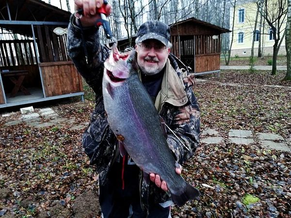 Изображение Эта форель под 5 кг веса, вообще произвела фурор в нашей команде. Никто из нас подобную не ловил. Фото: Евгений Кузнецов.