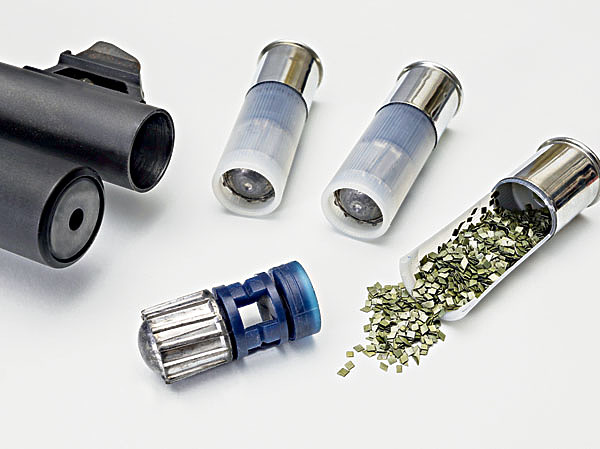 Изображение Пулевой патрон для гладкостволки существенно отличается от патрона для нарезного оружия.  ФОТО: SHUTTERSTOCK