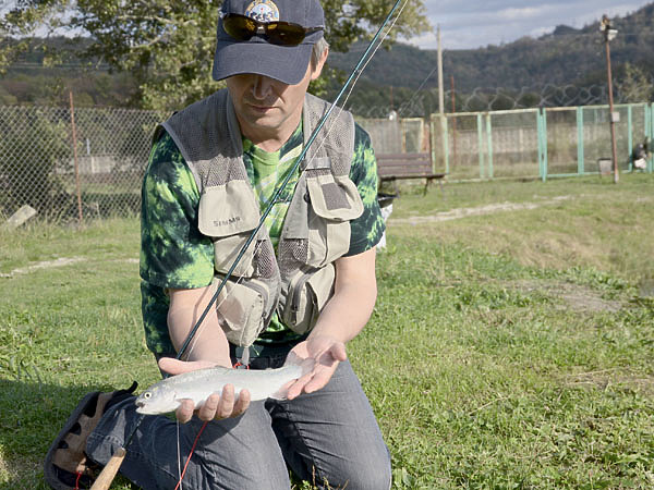 Изображение Замечательная погода и традиционное фото с трофеем. Фото: Шеляга Геннадия.
