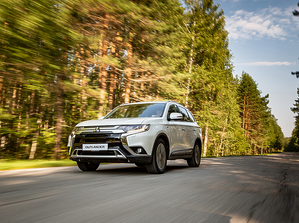Изображение Во время поездки мои органы чувств получали полной удовлетворение от поведения автомашины на трассе. 