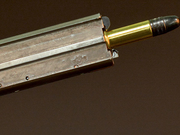 Изображение Затвор винтовки с патроном. Фото автора.