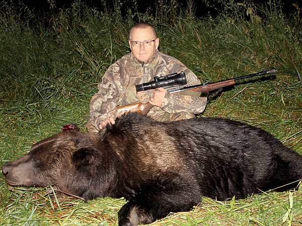 Изображение Вынужденный отстрел медведей на активно посещаемых людьми ягодниках в Иркутской области в последние годы стал обычным ФОТО ДМИТРИЯ ВАСИЛЬЕВА 